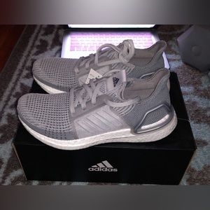 ADIDAS ULTRABOOST 19 WOMENS SIZE 7.5